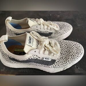 VANS Ultrarange VR3 Color-Animal Marshmallow Size-US Women's 8 US Men's 6.5 $100